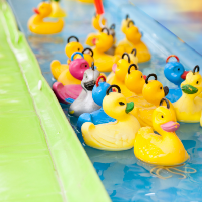 Tenter de gagner le gros lot en faisant de la p&ecirc;che &agrave; la ligne.
